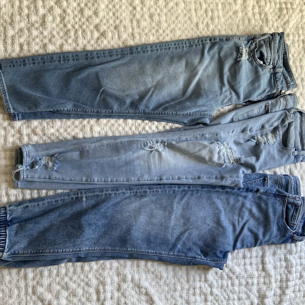 American Eagle Outfitters Boyfriend Jeans - Light to Medium Blue Mix
